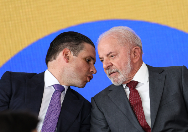 Reunião sobre fim da escala 6x1 é adiada e debate segue na Câmara