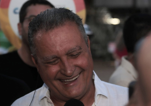 Ao lado de Quinho, Rui descarta possível composição com ACM Neto: 'Ele está aqui comigo'