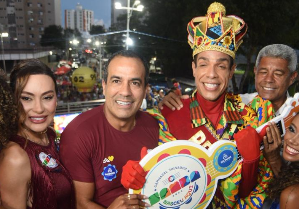 Já é Carnaval, cidade! Rei Momo recebe 'chave' de Salvador e dá início à folia
