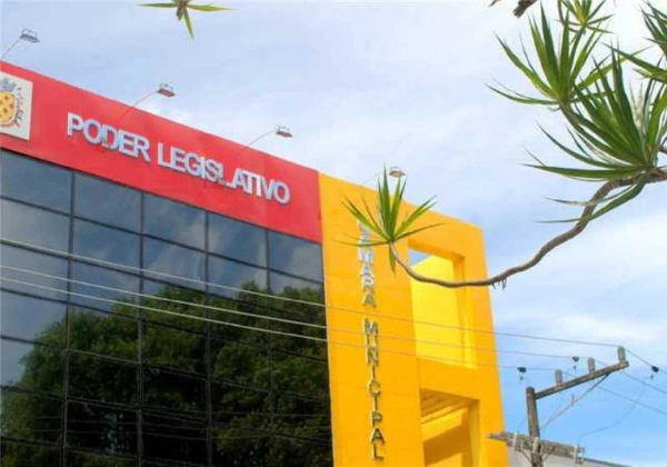 Lei sancionada pode elevar gasto da Câmara de Ilhéus a R$ 726,6 mil por mês com assessores