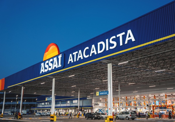Assaí encerra 2025 com alta nas vendas, geração de caixa e redução da dívida
