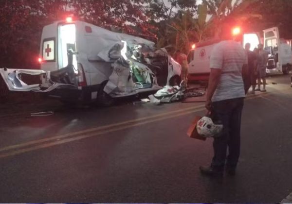 Três pessoas morrem em grave acidente envolvendo quatro veículos