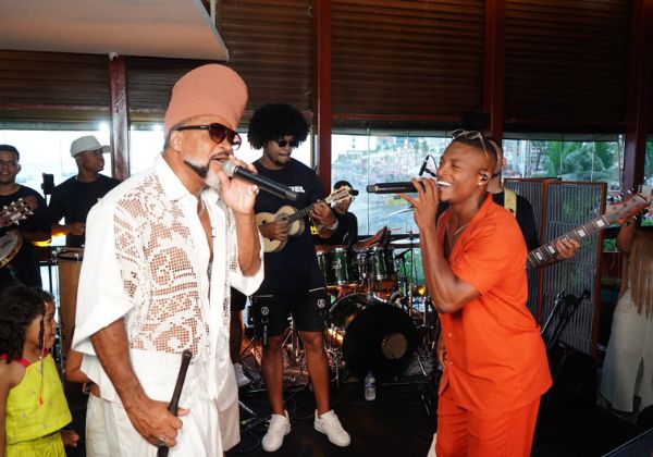 Carlinhos Brown recebe convidados na abertura do Camarote Brown By Licia Fabio e Zum Brazil 
