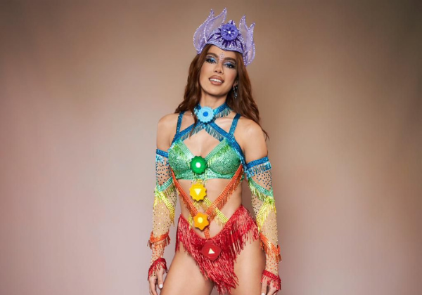 Anitta comanda ‘Bloco da Anitta’ em São Luís com look inspirado nos chakras