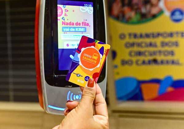 Linhas de ônibus 24 horas com trajeto para circuitos do Carnaval operam até quarta-feira de cinzas