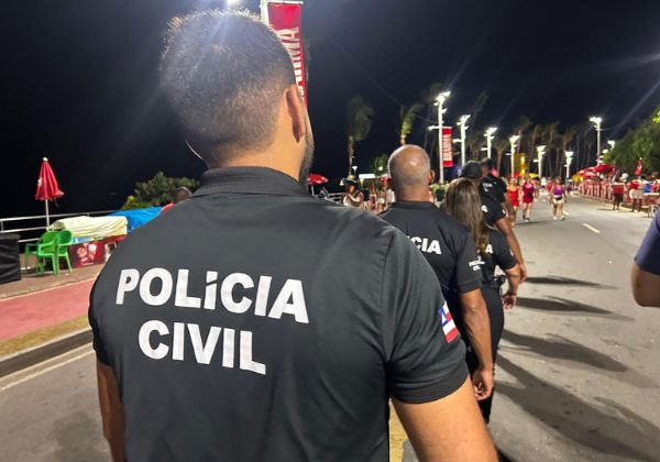 Terceiro dia de Carnaval tem briga com feridos, prisões por tráfico, furto e porte ilegal de arma