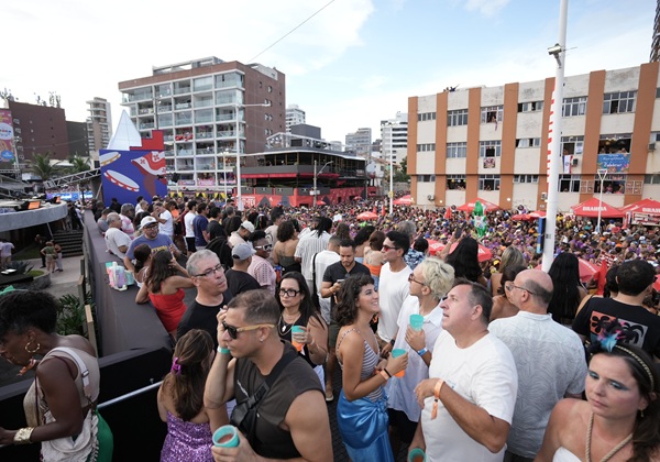 Camarote Brown by Licia Fabio e Zum Brazil segue como um dos mais concorridos do Circuito Dodô