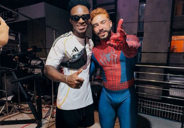 Sósia de Vinícius Júnior viraliza no trio do Papazoni e movimenta o Carnaval de Salvador