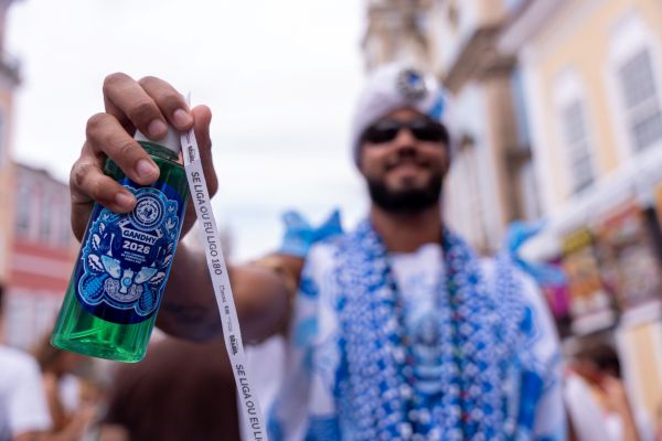 Campanha Laço Branco mobiliza Filhos de Gandhy no combate à violência contra a mulher