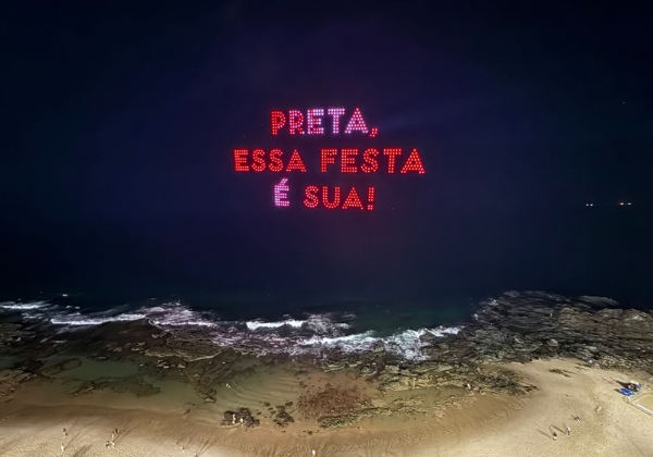 Preta Gil é homenageada em show com 600 drones no circuito Barra-Ondina