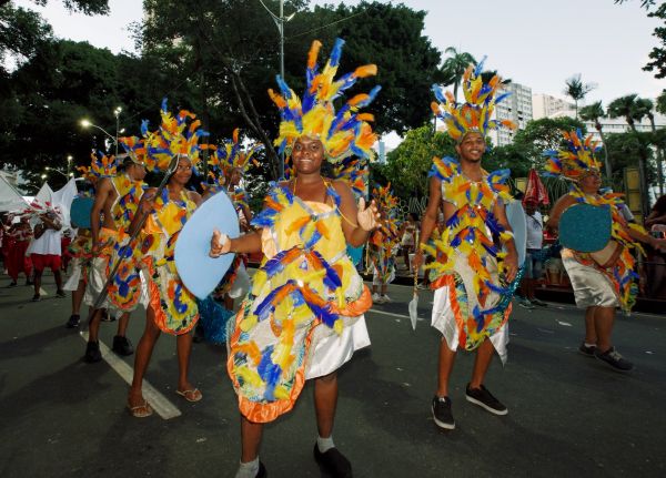 Bloco Apaxés do Tororó reafirma ancestralidade e resistência cultural no Circuito Osmar