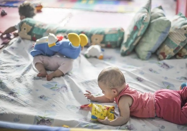 Pobreza afeta desenvolvimento de bebês desde 6 meses, diz pesquisa