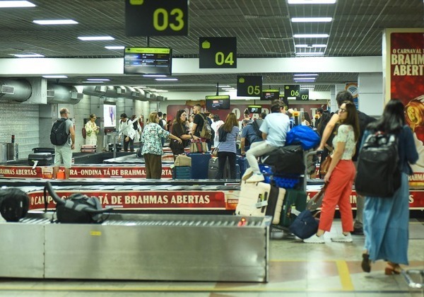 Taxa de ocupação hoteleira chega a 99% no domingo de Carnaval e supera 2025