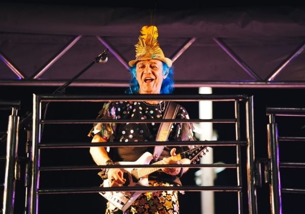 Armandinho dispara após polêmica sobre ordens dos trios no Carnaval: “Tem donos da fila, da vaga”