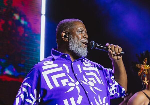 Péricles e Mumuzinho agitam camarote em Ondina