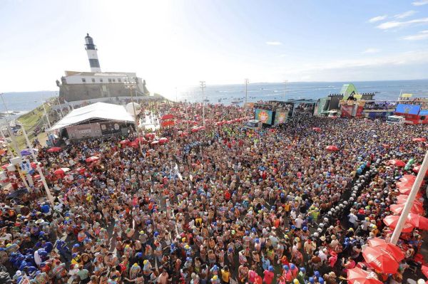 Camaleão encerra desfile com abadás esgotados e abre vendas para Carnaval 2027
