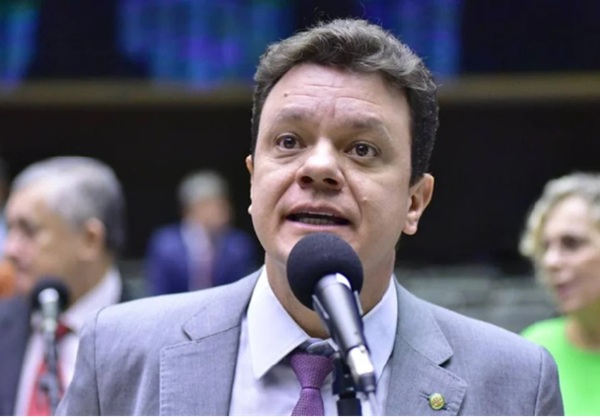 Adversários, PT e PL negociam acordo para indicação a tribunal