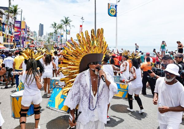 Arrastão da Quarta-Feira de Cinzas encerra Carnaval de Salvador 2026 com recorde de atrações