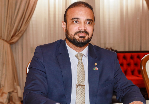 Deputado critica desfile que homenageou Lula e fala em possível promoção política antecipada