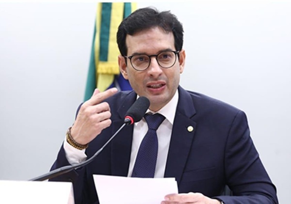 Deputado propõe estudo para salário mínimo regional de R$ 1.800 na Bahia