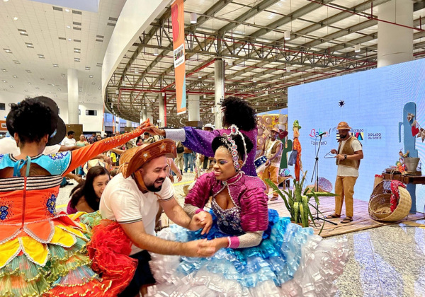 Após sucesso do Carnaval, turistas se despedem da Bahia em clima de São João