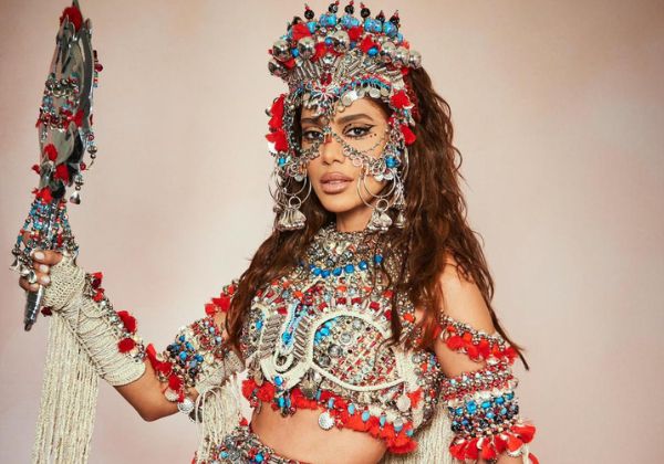 Bloco da Anitta: Cantora usa look inspirado na força dos orixás para puxar trio no Rio de Janeiro
