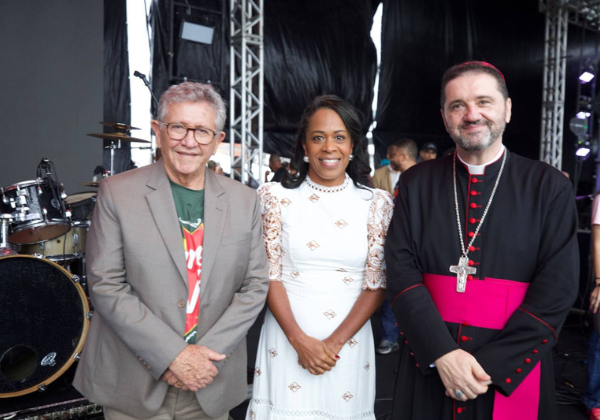 Caetano celebra 15 anos da Diocese de Camaçari e destaca trajetória junto à instituição religiosa