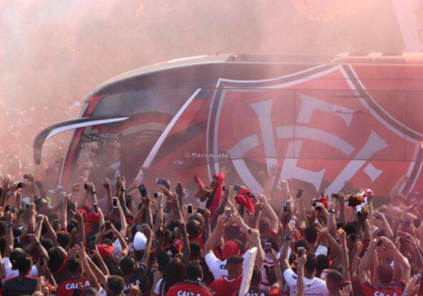 Vitória e Galícia duelam em jogo decisivo por vaga na semifinal do Baiano