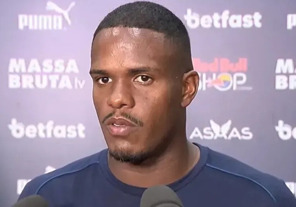 Zagueiro pede desculpas por fala machista contra árbitra: ‘Minha esposa já me xingou’