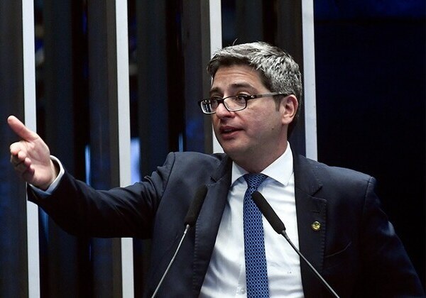 Líder do PL no Senado chama Lula de ‘pé frio’ por rebaixamento de escola de samba no Carnaval