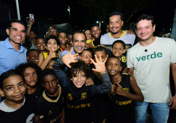 Praça requalificada é entregue pela prefeitura à comunidade no bairro do Marback