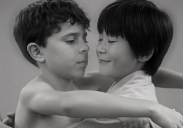 Com IA, presidente da Coreia do Sul posta vídeo em que abraça Lula na infância