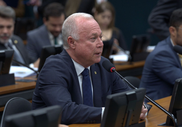 'Vamos debater com profundidade e ouvir a sociedade', diz Paulo Azi após ser escolhido relator da PEC 6×1