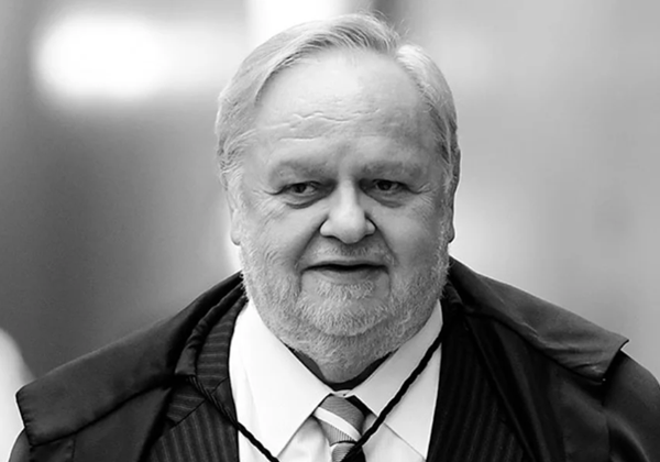 Morre ministro aposentado do STJ Felix Fischer