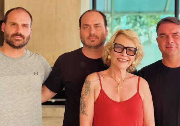 Ex-esposa de Bolsonaro será candidata suplente ao Senado em chapa do PL