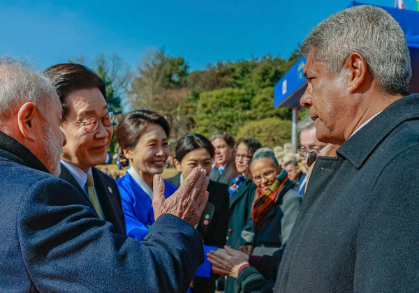Ao contrário de Bolsonaro, Lula promove abertura da economia, diz Jerônimo ao defender viagens internacionais