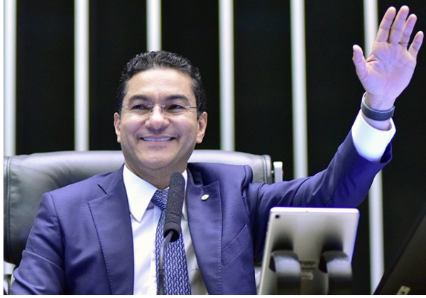 Presidente do Republicanos critica fim da escala 6×1 e diz que população pode ficar ‘mais exposta a drogas’