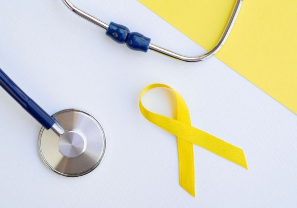 Março Amarelo: endometriose afeta milhões de brasileiras, tem diagnóstico tardio e pode comprometer fertilidade