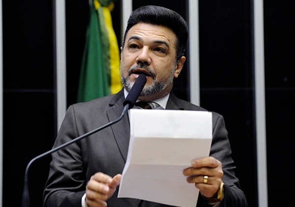 Com críticas de Malafaia, deputado pede que Flávio procure evangélicos