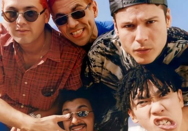 Jaqueta usada pelos Mamonas Assassinas é encontrada intacta durante exumação de Dinho 