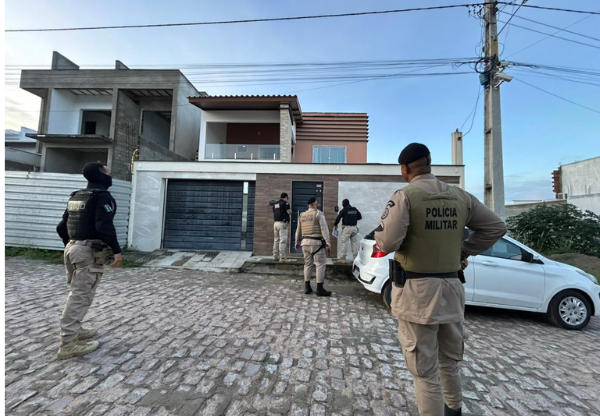 Ministério Público prende quatro PMs por suspeita de formação de milícia no interior da Bahia