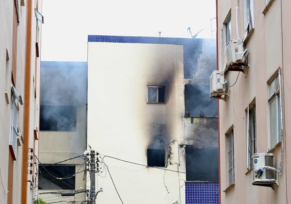 Prefeitura aguarda liberação dos bombeiros para avaliar prédio atingido por incêndio no Stiep