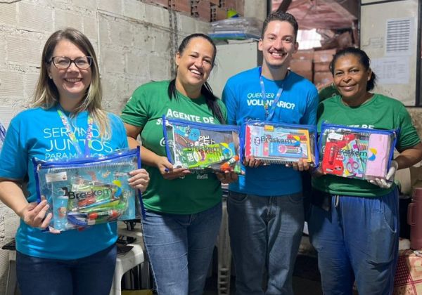Voluntários da Braskem doam materiais escolares para filhos de catadores de resíduos em Salvador e Camaçari