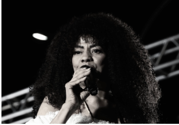 Morre, aos 54 anos, cantora do bloco afro Malê Debalê em Salvador
