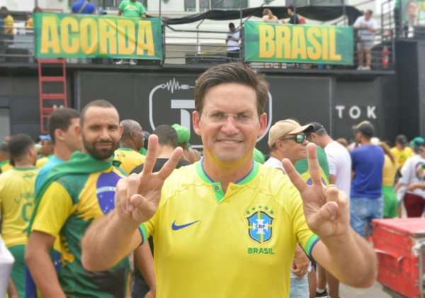 João Roma defende saída do PT da Bahia durante ato na Barra