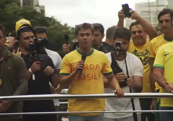 Nikolas Ferreira ironiza esquerda e diz que direita é ‘mais bonita’ durante ato em BH