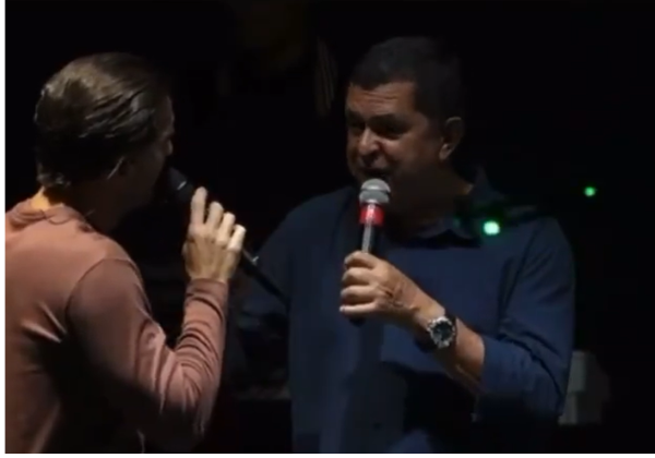 Vídeo: Deputado apresenta sinais de embriaguez e interrompe show de Tayrone em São Gabriel