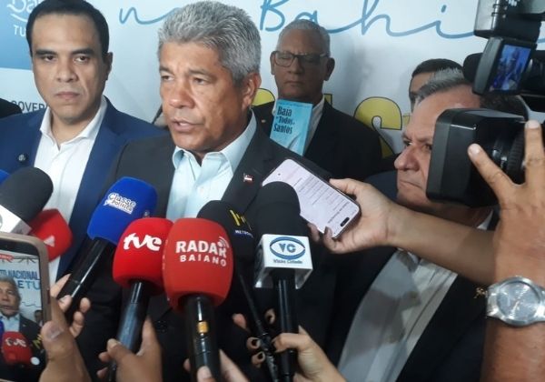 Mulher que interrompeu Wagner para declarar voto em ACM Neto teve um ‘surto’, diz Jerônimo; assista