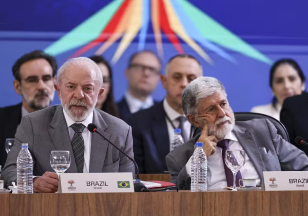 Lula e Celso Amorim defendem solução negociada para crise no Oriente Médio