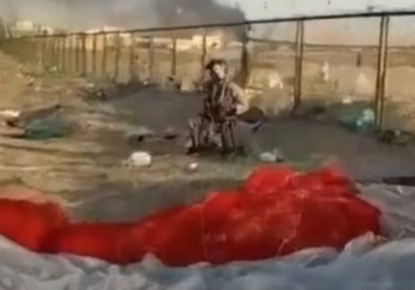 Vídeo mostra militar dos EUA rendido após fogo amigo derrubar caças no Kwait; assista